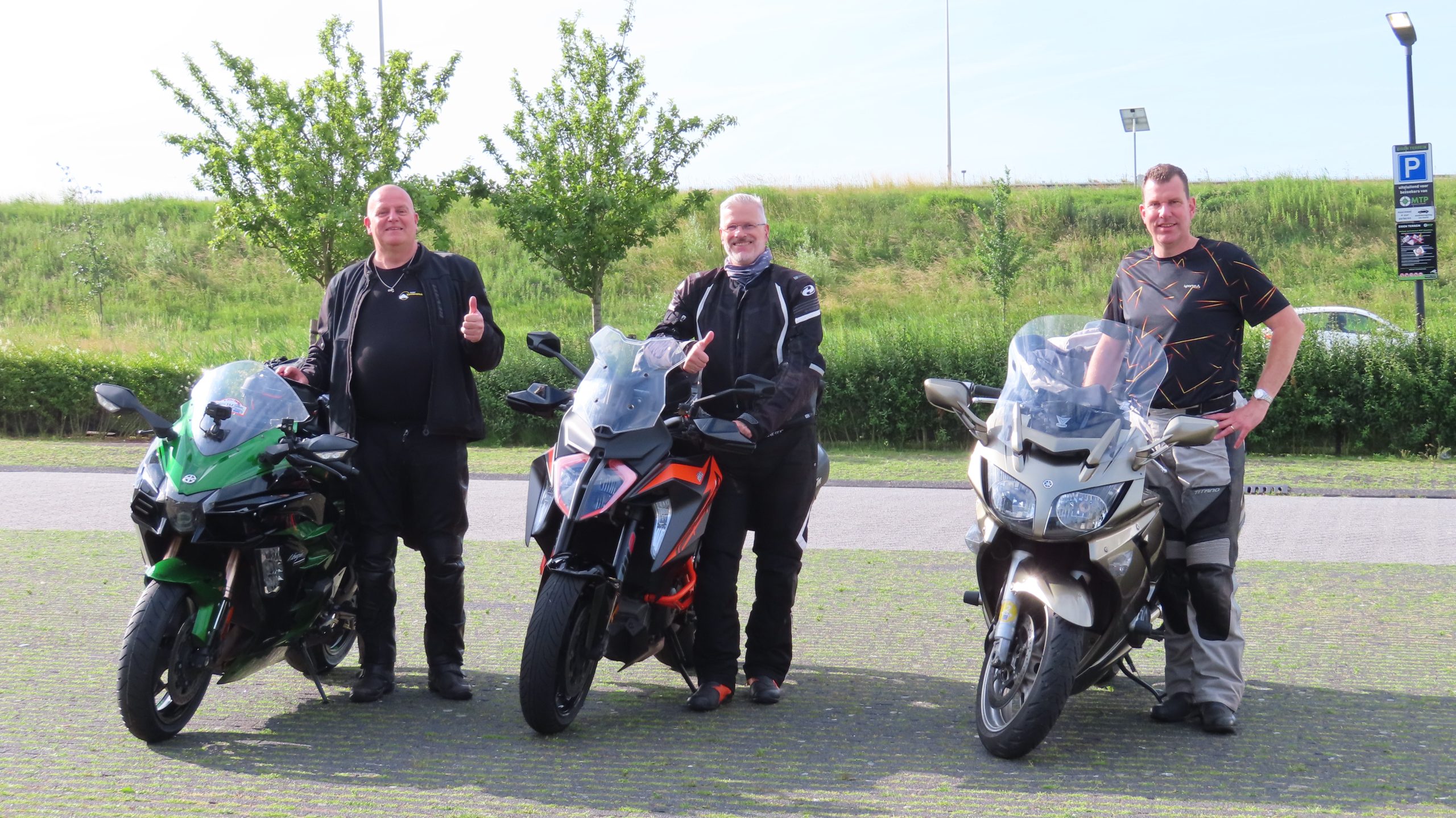 Klik op de foto voor het fotoalbum